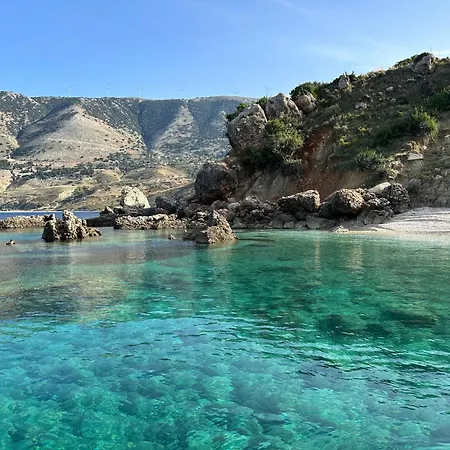 Gerolimos Case de vacanță Angon